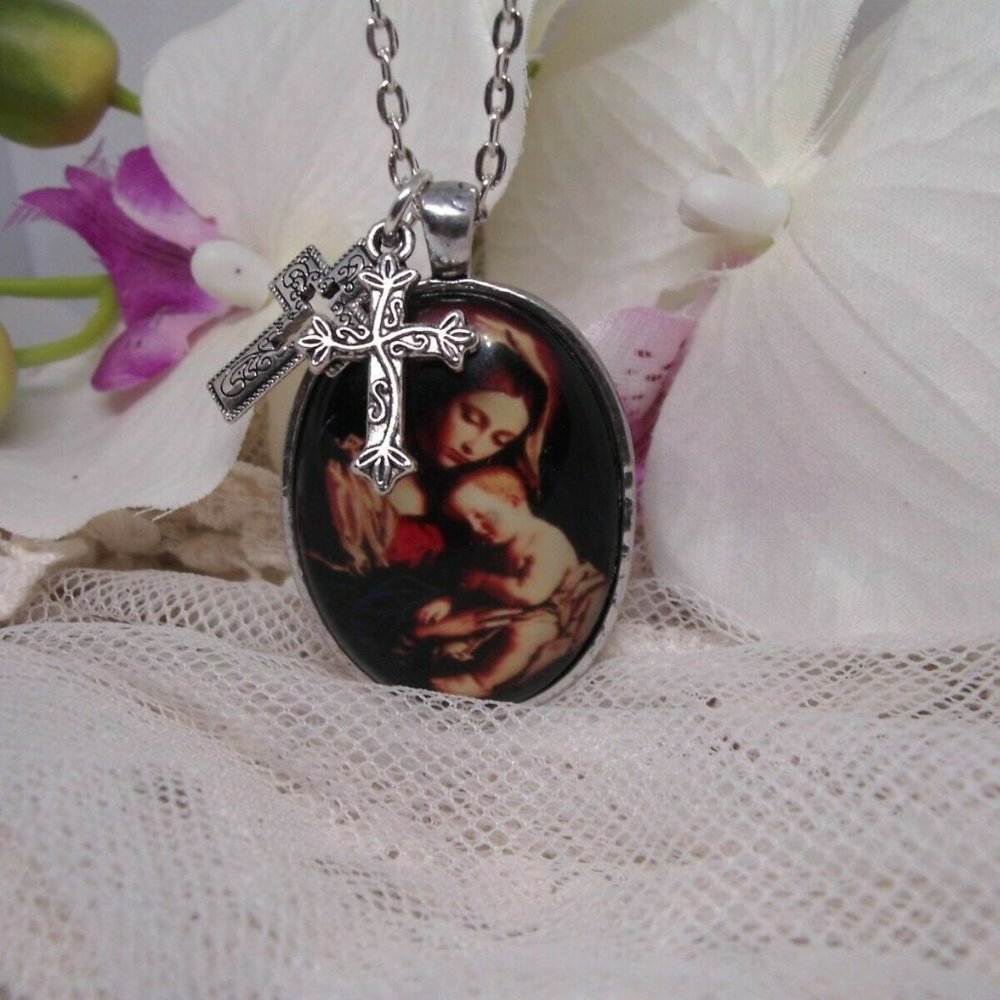 Mary Jesus Nativity Cross Rosary Necklace Pendant - Picture 5 of 8